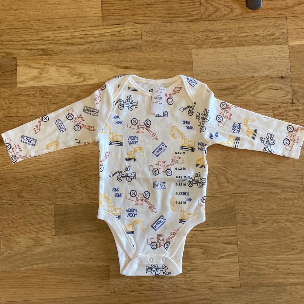 Old Navy onesie 6-12M